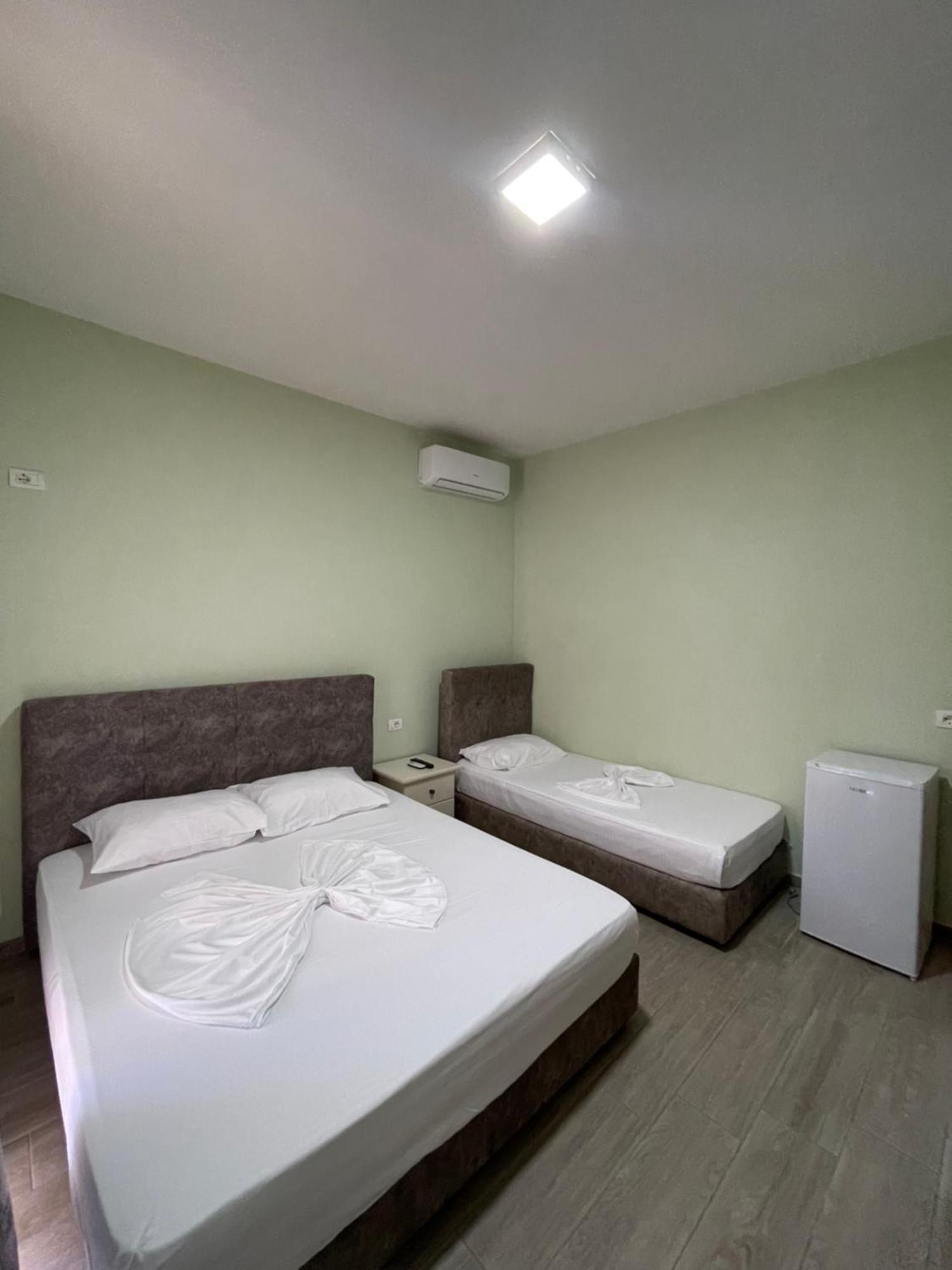 Vila Vladi Durrës Exteriör bild