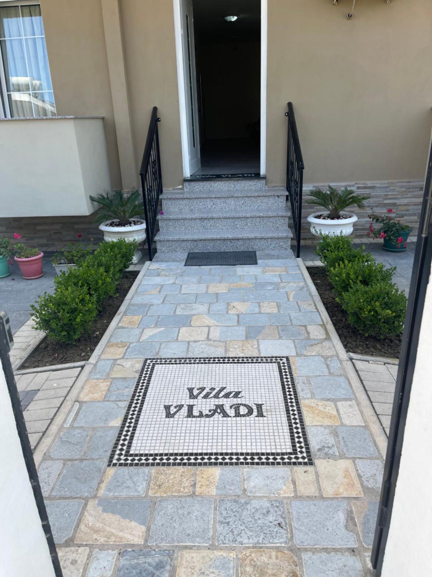 Vila Vladi Durrës Exteriör bild