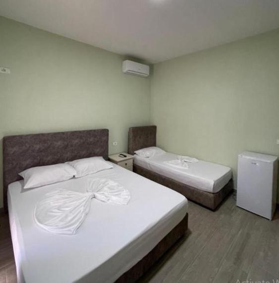 Vila Vladi Durrës Exteriör bild