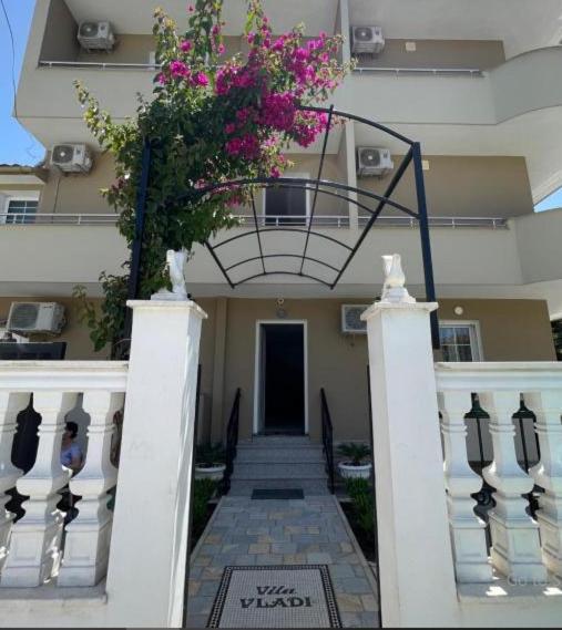 Vila Vladi Durrës Exteriör bild